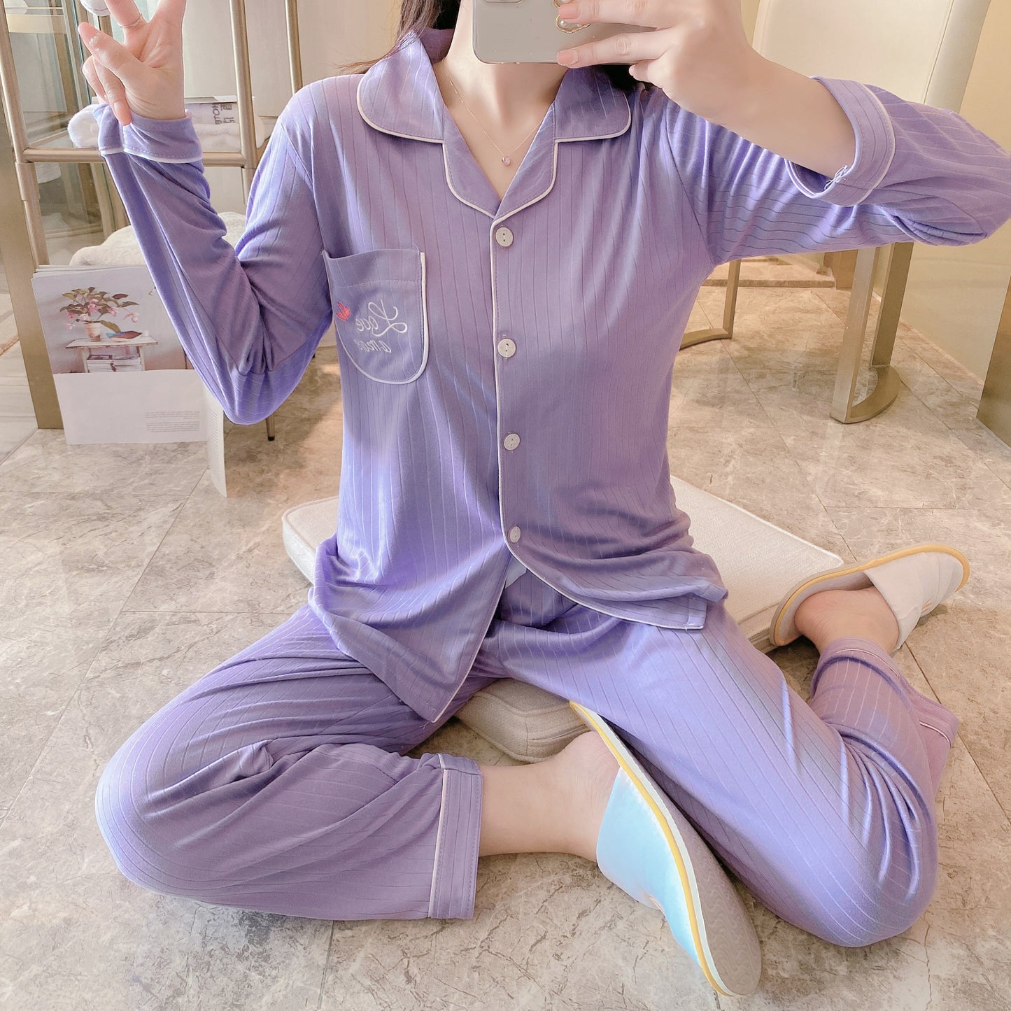 Two-piece pajamas with pure cotton buttons