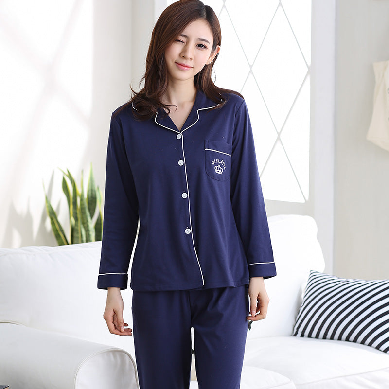 Two-piece pajamas with pure cotton buttons