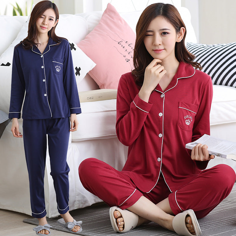 Two-piece pajamas with pure cotton buttons