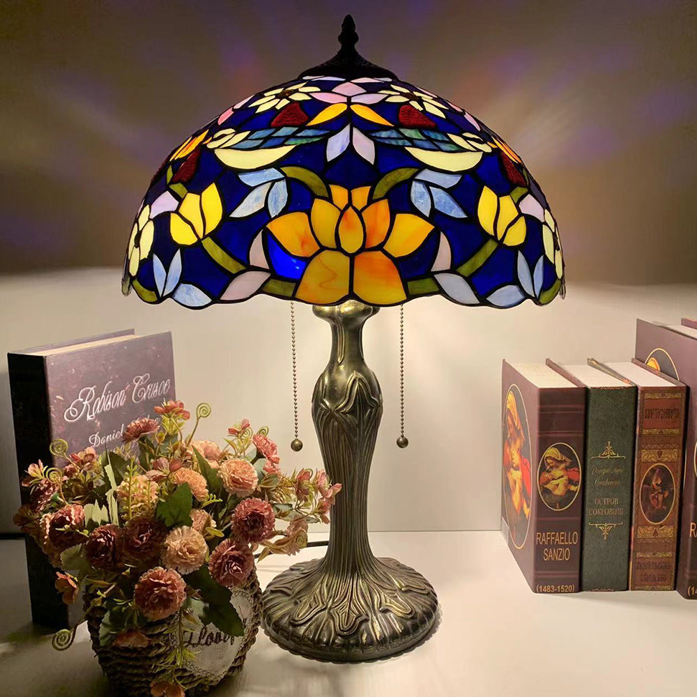 Luxury And Exquisite Bird Strawberry Pattern Table Lamp